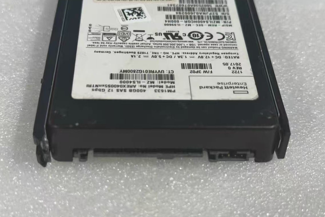 Enterprise grade solid state drive PM1643 920GB U.2 NVMe PCIe with strong read-write performance suitable for Dell R740 R640